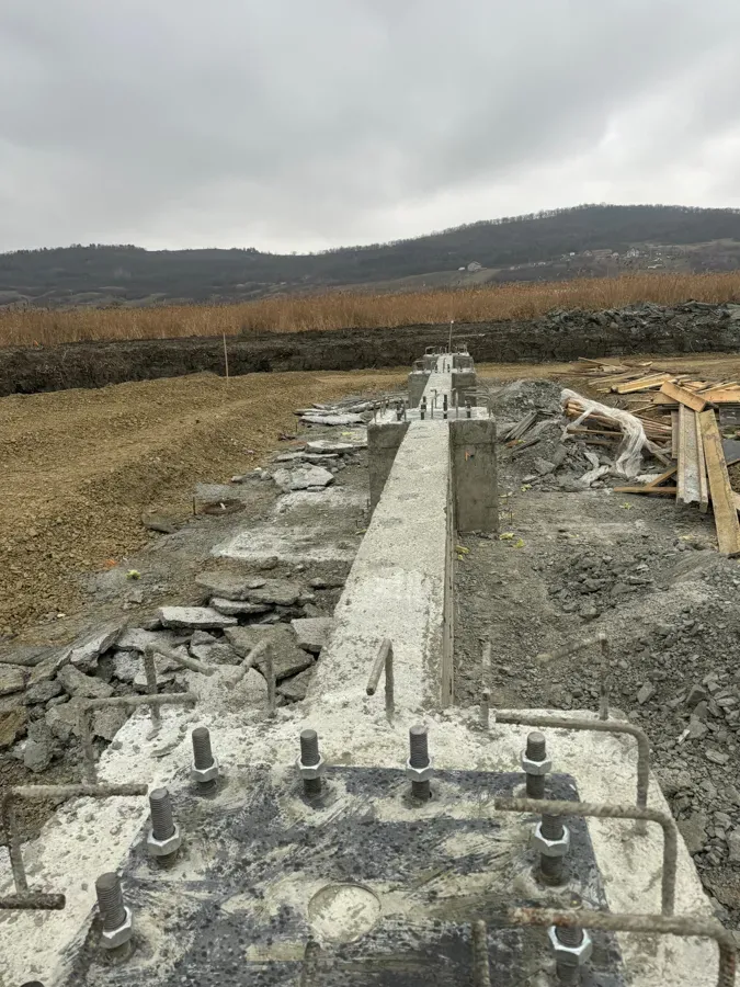 Fundații din beton armat cu buloane de ancoraj