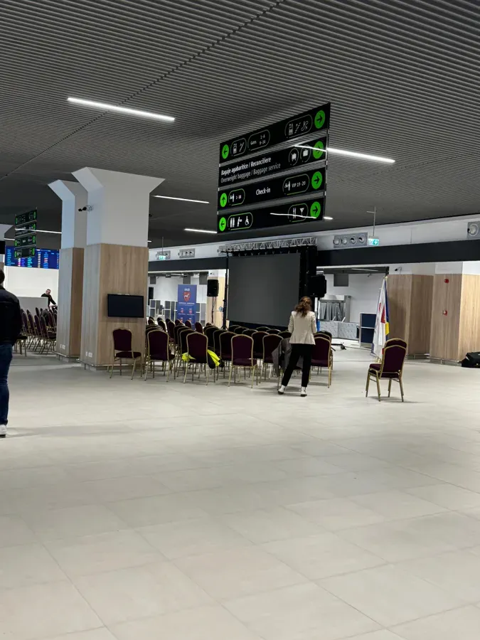 Terminal de pasageri finalizat, spațiu interior
